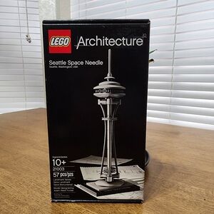 Lego Architecture Seattle Space Needle model 21003 NWT